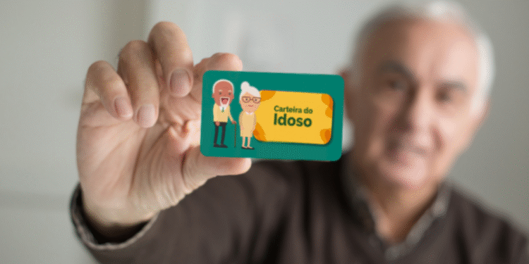 Imagem de um idoso segurando a Carteira do Idoso 2025, destacando os novos benefícios e acessibilidade para viagens gratuitas.