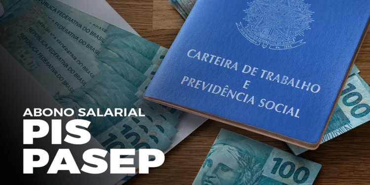 Carteira de Trabalho brasileira com dinheiro e texto sobre abono salarial PIS/PASEP.