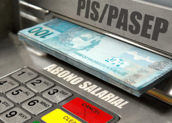 Notas de reais com destaque para o pagamento do abono salarial PIS/PASEP em junho de 2025