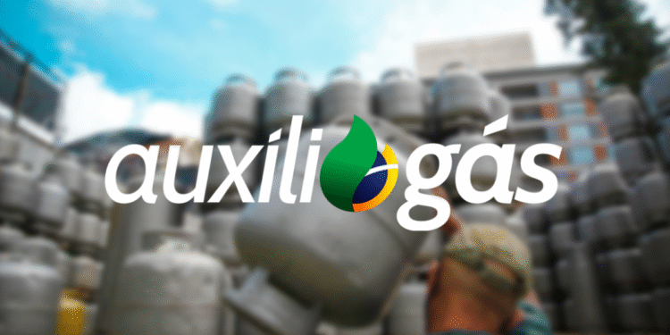 Auxílio Gás de Junho 2025, com a logo da empresa e pilhas de botijões de gás ao fundo.