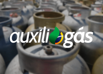 Logo do programa Auxílio Gás sobre botijões de gás