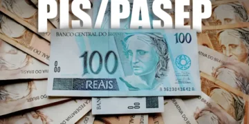 CAIXA libera abono salarial PIS/Pasep para nascidos em setembro e outubro 9 A cada ano, o Abono Salarial representa uma fonte importante de recurso para trabalhadores de setores públicos e privados, e, por isso, é essencial entender todos os aspectos relacionados a esse pagamento. A seguir, você vai conferir tudo o que precisa saber sobre o calendário de pagamentos, os requisitos para receber e como sacar o benefício. Índice O que é o Abono Salarial? Quem tem direito ao Abono Salarial em 2025? Calendário de pagamento do Abono Salarial Como consultar se você tem direito ao Abono Salarial? Como realizar o saque do Abono Salarial? O que fazer em caso de erro no pagamento? Dúvidas Frequentes O que é o Abono Salarial? O Abono Salarial, conhecido também como PIS/Pasep, é um benefício destinado a trabalhadores que cumpriram requisitos específicos durante o ano-base de referência. Este pagamento é uma forma de incentivo e reconhecimento pelo trabalho prestado durante o ano e está atrelado ao Fundo de Amparo ao Trabalhador (FAT). Em 2025, a expectativa é que aproximadamente 25,8 milhões de trabalhadores recebam o benefício, totalizando R$ 30,7 bilhões, como previsto pelo Ministério do Trabalho e Emprego. O valor do abono pode chegar até um salário mínimo, variando conforme o número de meses trabalhados no ano-base (2023). Quem tem direito ao Abono Salarial em 2025? Para ter direito ao Abono Salarial, o trabalhador precisa atender a alguns requisitos importantes: Trabalhou formalmente por pelo menos 30 dias no ano-base de 2023; Recebeu até dois salários mínimos (R$ 2.640,00) em média durante o ano-base; Estava inscrito no PIS/Pasep há pelo menos 5 anos; O empregador deve ter informado corretamente os dados do trabalhador na Relação Anual de Informações Sociais (RAIS) ou no eSocial até os prazos estabelecidos. Além disso, o trabalhador deve ter sua inscrição registrada e validada, o que será verificado através da consulta nas plataformas oficiais. Calendário de pagamento do Abono Salarial Os trabalhadores nascidos em setembro e outubro poderão acessar o pagamento do Abono Salarial a partir de 15 de julho de 2025. Este pagamento será realizado por meio de crédito em conta corrente ou poupança, caso o trabalhador possua uma conta na Caixa Econômica Federal ou em outros bancos, conforme a instituição responsável pela liberação. O calendário completo para o ano de 2025 segue abaixo: Janeiro: 17 de fevereiro Fevereiro: 17 de março Março e Abril: 15 de abril Maio e Junho: 15 de maio Julho e Agosto: 16 de junho Setembro e Outubro: 15 de julho Novembro e Dezembro: 15 de agosto. Essas datas estão divididas de acordo com o mês de nascimento do trabalhador, e o pagamento será feito até o dia 29 de dezembro de 2025, como último prazo para os saques. Como consultar se você tem direito ao Abono Salarial? A consulta sobre o direito ao Abono Salarial pode ser feita de diversas formas. A mais prática é por meio da Carteira de Trabalho Digital, disponível para download nos sistemas operacionais Android e iOS. No aplicativo, basta acessar a aba “Benefícios” e clicar em "Abono Salarial" para verificar se você tem direito e o valor a ser recebido. Outra forma de consulta é por meio do portal GOV.BR ou ligando para a Central de Atendimento Alô Trabalho, pelo telefone 158, disponível de segunda a sábado, das 7h às 22h, exceto em feriados nacionais. Como realizar o saque do Abono Salarial? O saque do Abono Salarial pode ser feito de diversas maneiras, dependendo da conta do trabalhador. Se o beneficiário tiver uma Conta Digital da Caixa (como a Conta Poupança Social Digital), o pagamento é feito automaticamente por meio do aplicativo CAIXA Tem, onde é possível realizar o saque em caixas eletrônicos, lotéricas e outros canais de pagamento. Além disso, o pagamento também pode ser realizado diretamente nas agências da Caixa Econômica Federal ou em lotéricas, mediante a apresentação do documento de identificação e dados cadastrados no sistema. O que fazer em caso de erro no pagamento? Caso o trabalhador perceba que houve algum erro no pagamento, seja no valor ou na data, o primeiro passo é consultar a situação do seu abono pela Carteira de Trabalho Digital ou pelo portal GOV.BR. Caso identifique um erro, o trabalhador pode entrar em contato com o Alô Trabalho ou se dirigir a uma agência da Caixa ou Superintendência Regional do Trabalho para solicitar a revisão e o pagamento correto. Dúvidas Frequentes Quem tem direito ao Abono Salarial? O trabalhador que tenha atuado por, pelo menos, 30 dias em 2023, com remuneração de até dois salários mínimos, e que esteja inscrito no PIS/Pasep há pelo menos 5 anos. Qual é a data de pagamento para nascidos em setembro e outubro? Para quem nasceu em setembro e outubro, o pagamento será liberado no dia 15 de julho de 2025. Onde posso consultar se tenho direito ao Abono Salarial? A consulta pode ser feita pela Carteira de Trabalho Digital, portal GOV.BR ou pela Central de Atendimento Alô Trabalho. Posso sacar o Abono Salarial em qualquer banco? Não, o pagamento será feito de acordo com a instituição financeira responsável, como Caixa Econômica Federal ou Banco do Brasil. Qual é o valor do Abono Salarial? O valor pode variar conforme o tempo trabalhado no ano-base (2023) e pode chegar até um salário mínimo.