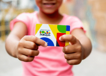 Cartão do Programa Bolsa Família com foco no pagamento antecipado de julho.