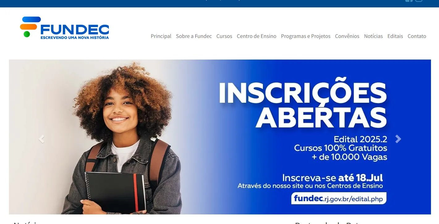 Capa do edital 2025.2 da FUNDEC com a inscrição para cursos gratuitos e 10.000 vagas, mostrando uma jovem sorrindo e segurando um caderno.