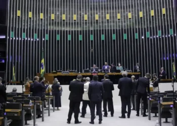Votação na Câmara dos Deputados para agilizar benefícios do INSS