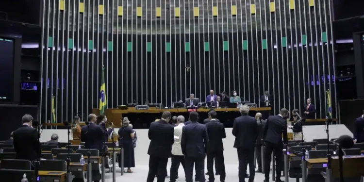 Votação na Câmara dos Deputados para agilizar benefícios do INSS