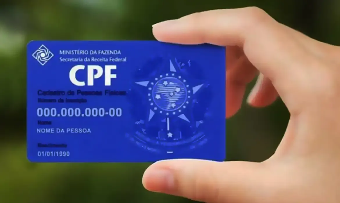 O CadÚnico é a principal porta de entrada para programas sociais do Governo Federal e, em 2025, passou por uma modernização que trouxe mais segurança, agilidade e integração de dados. Com as mudanças, surgiram dúvidas sobre atualização de cadastros, obrigatoriedade de documentos e, principalmente, se o NIS foi substituído pelo CPF. Continue lendo e entenda o que mudou, como consultar seu cadastro e quais os impactos para quem depende de benefícios sociais.
