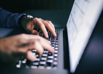 Plataforma "Seu Primeiro Passo" oferece cursos gratuitos para inscritos no CadÚnico.