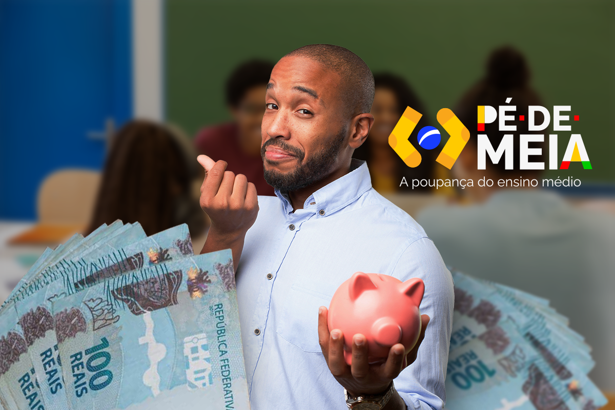 Homem segurando cofrinho rosa com notas de 100 reais ao fundo e logo do programa Pé-de-Meia