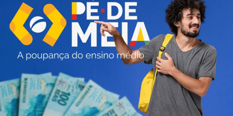 Imagem promocional do programa Pé-de-Meia mostrando logo colorido com ícone de meia, jovem com mochila amarela apontando sorridente, notas de 100 reais no primeiro plano e texto "A poupança do ensino médio" em fundo azul.