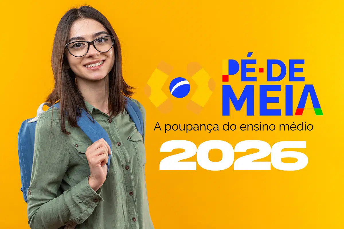Pé-de-Meia: governo confirma suspensão temporária e informa nova data de pagamento 2 Estudante de óculos e mochila azul sorrindo em frente a um fundo amarelo vibrante, com o logotipo colorido do programa Pé-de-Meia e o ano 2026 em destaque.